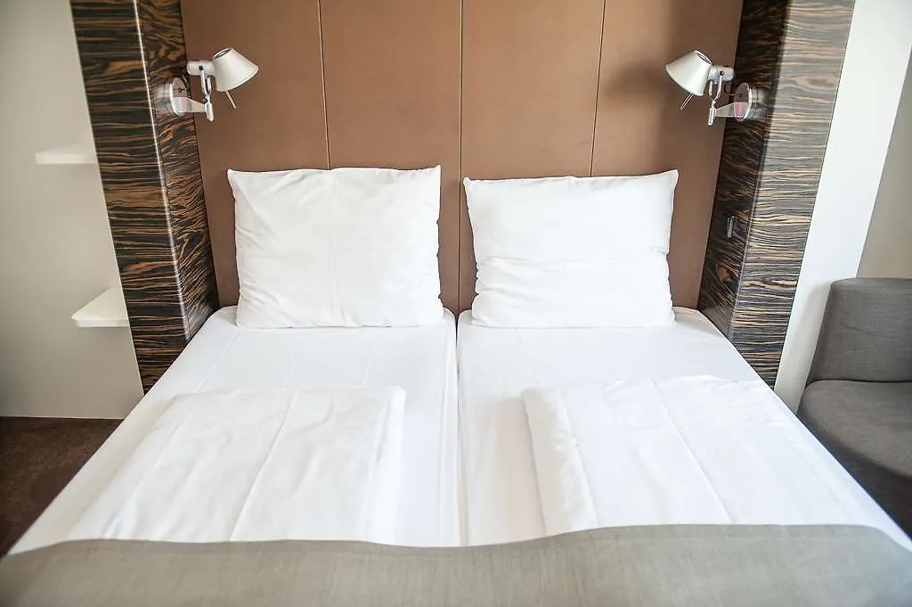 **  B&B Hotel Duesseldorf City-Sued Německo
